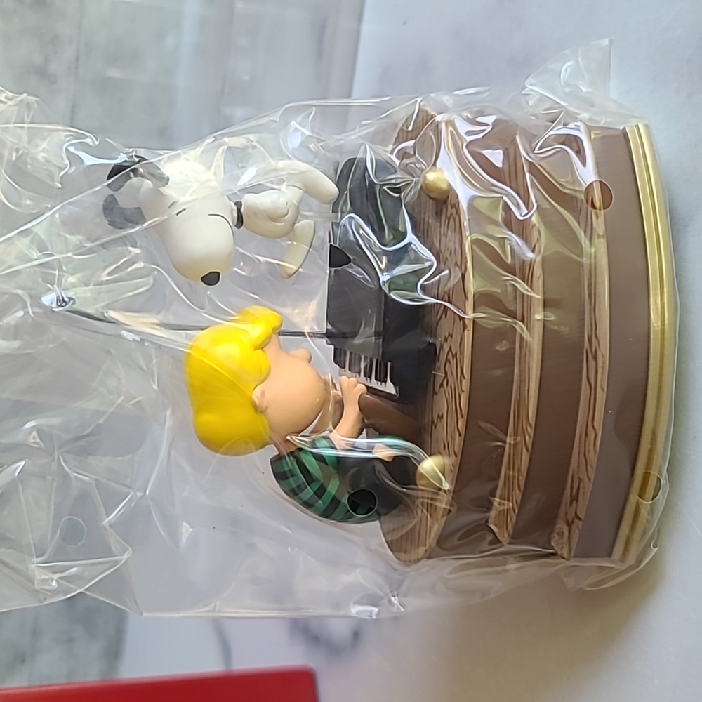 Hallmark Keepsake Ornament Peanuts 2004 Love To Dance! - Picture 8 of 12